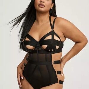 ❤️Torrid Strappy Cut-Out Bodysuit size 3 NWT